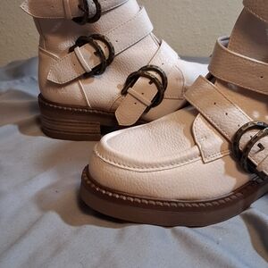 Elegant Cream Heeled Boots with Brown Sole Blowfish New! 7 260764